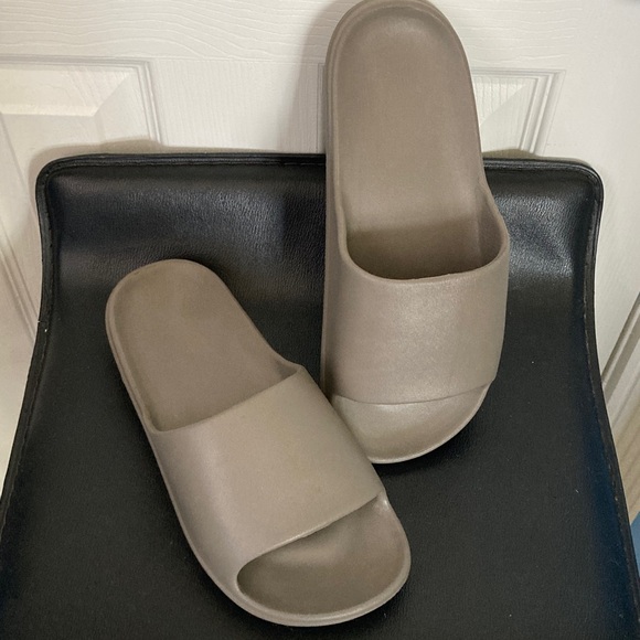 Cloud / Marshmallow Slides Size 40-41 - Picture 1 of 6